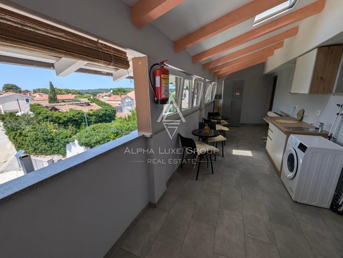 Istra, Pomer, Prostorna nepremičnina z 11 studio apartmaji blizu morja