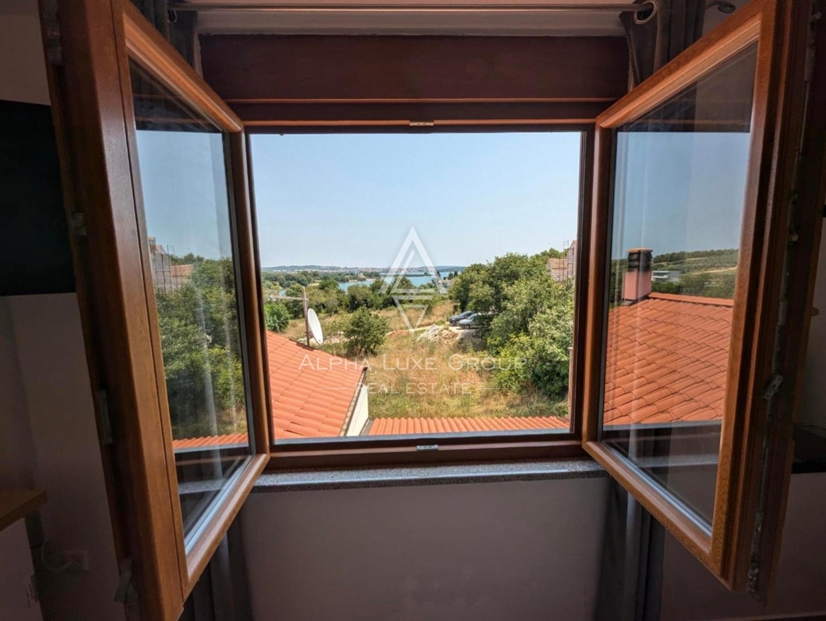 Istra, Pomer, Prostorna nepremičnina z 11 studio apartmaji blizu morja