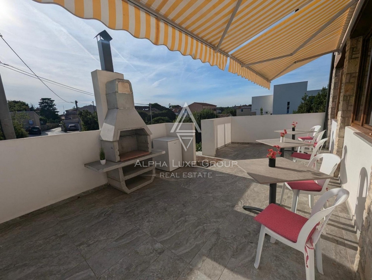 Istra, Pomer, Prostorna nepremičnina z 11 studio apartmaji blizu morja