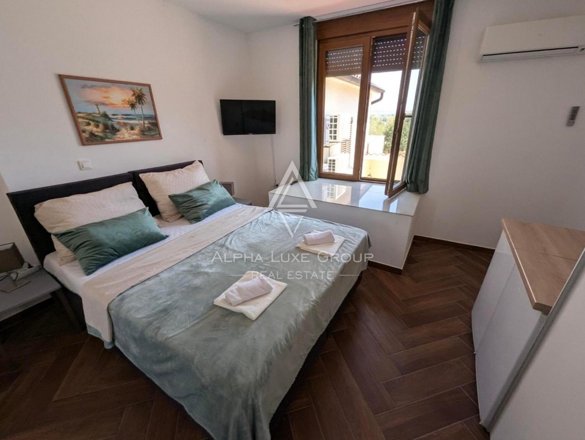Istra, Pomer, Prostorna nepremičnina z 11 studio apartmaji blizu morja