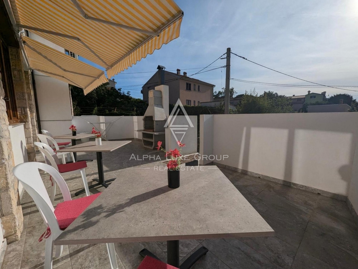 Istra, Pomer, Prostorna nepremičnina z 11 studio apartmaji blizu morja