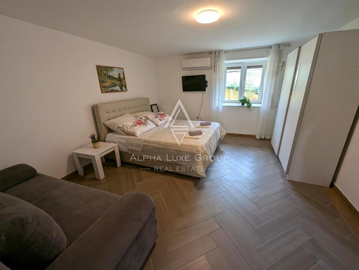 Istra, Pomer, Prostorna nepremičnina z 11 studio apartmaji blizu morja