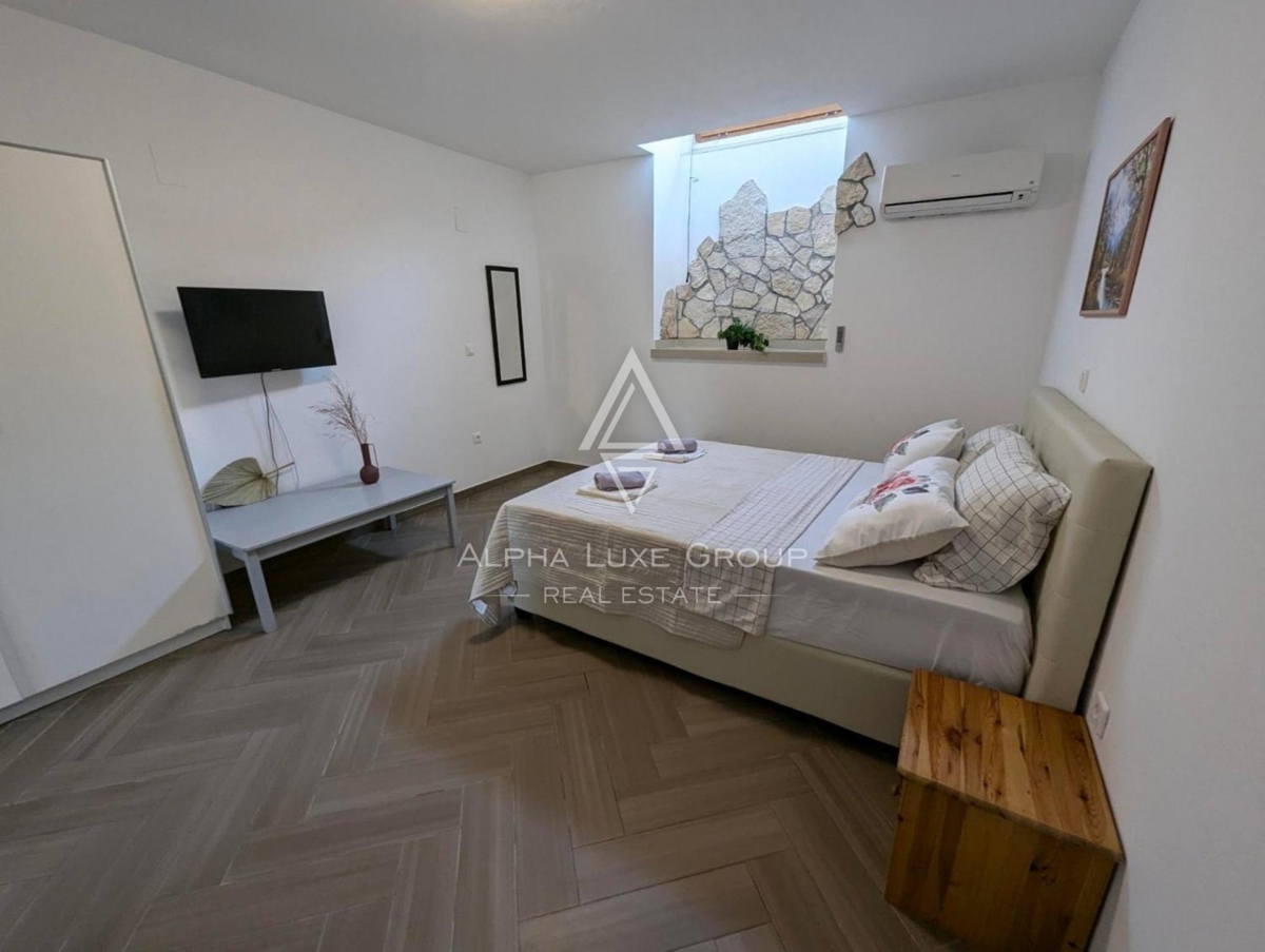 Istra, Pomer, Prostorna nepremičnina z 11 studio apartmaji blizu morja