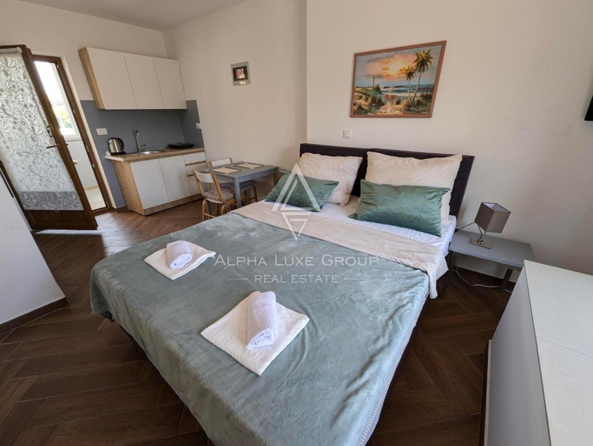 Istra, Pomer, Prostorna nepremičnina z 11 studio apartmaji blizu morja
