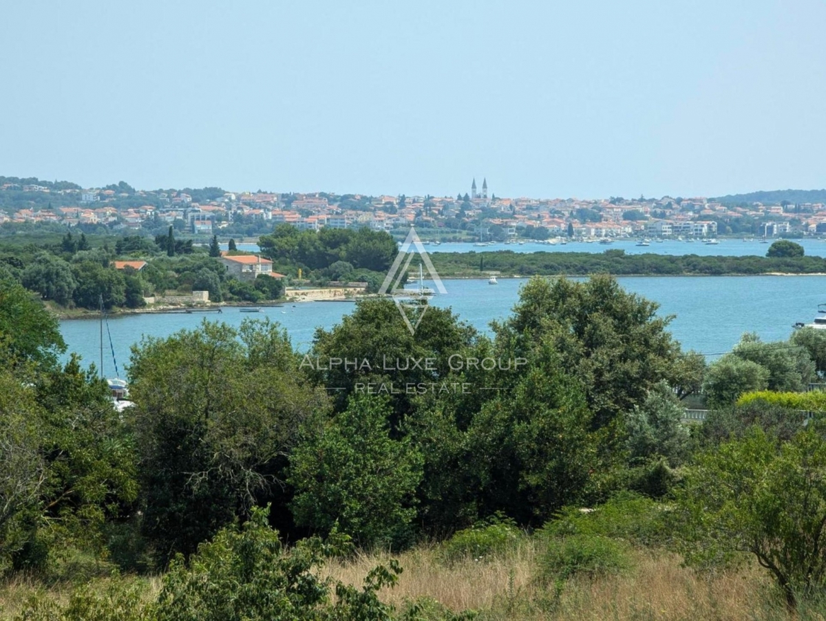 Istra, Pomer, Prostorna nepremičnina z 11 studio apartmaji blizu morja