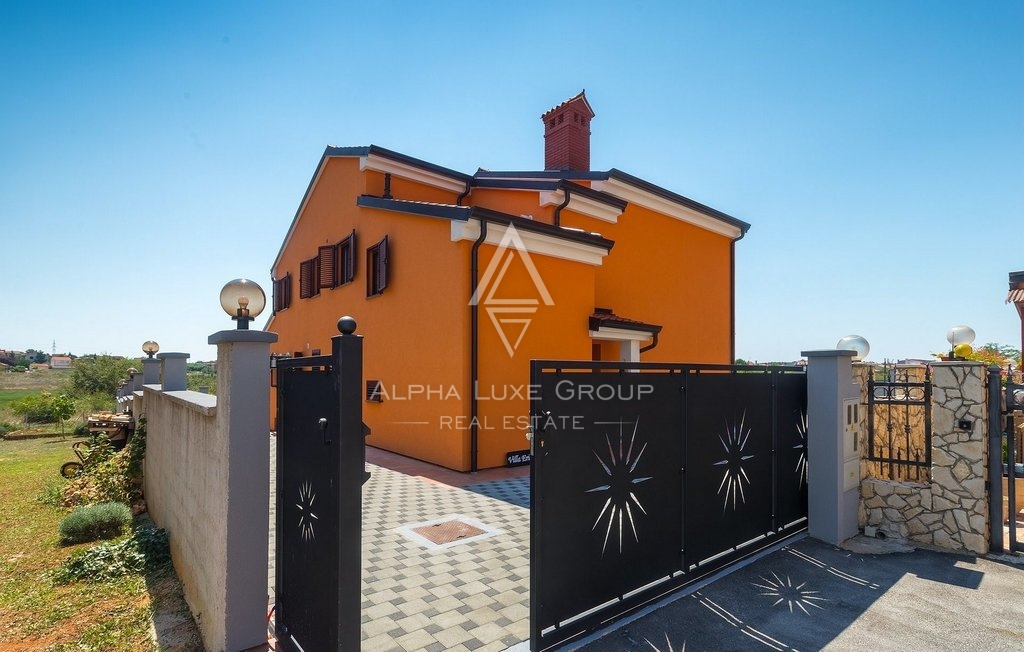 Istra, Pula-Medulin, Osupljiva vila z obsežnim bazenom in vrtom