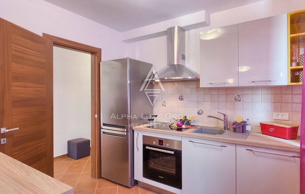 Istra, Pula-Medulin, Osupljiva vila z obsežnim bazenom in vrtom