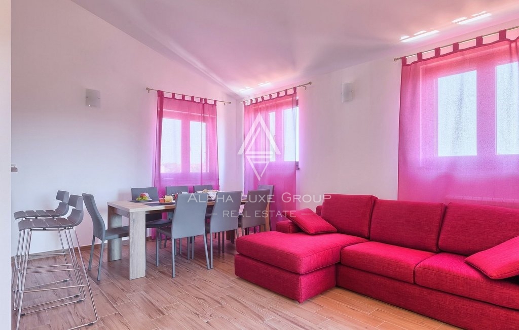 Istra, Pula-Medulin, Osupljiva vila z obsežnim bazenom in vrtom