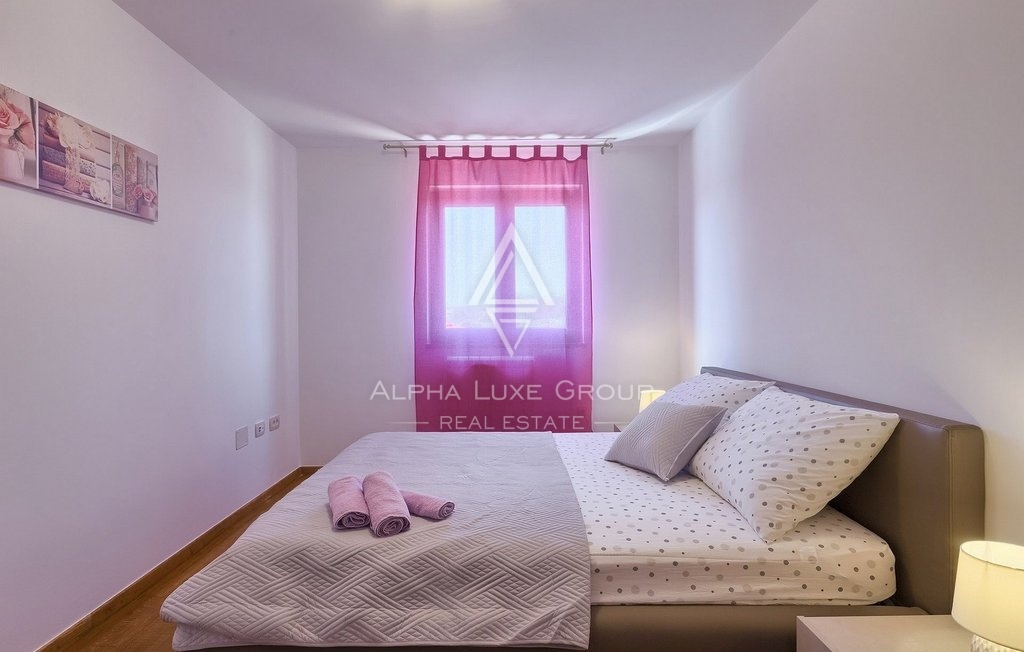 Istra, Pula-Medulin, Osupljiva vila z obsežnim bazenom in vrtom