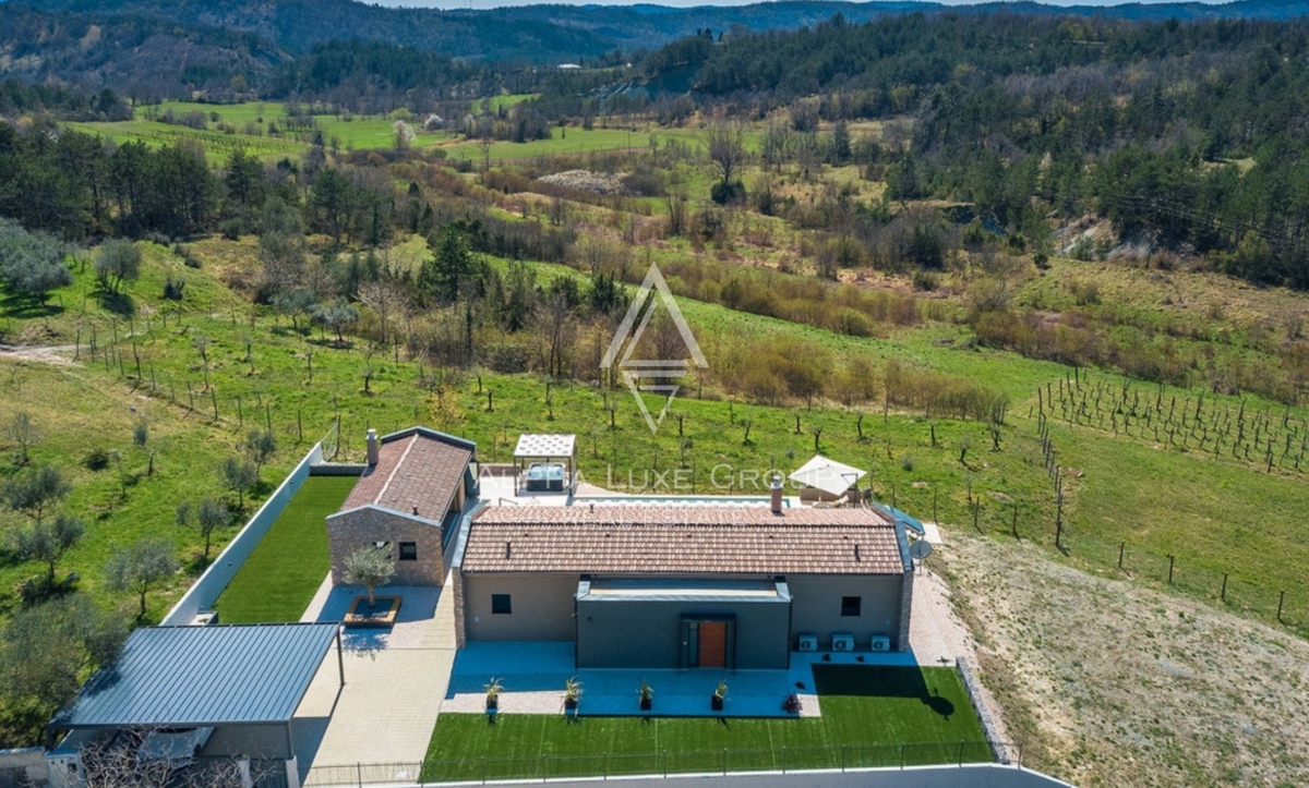 ČUDOVITA HIŠA NA SAMOTEMU, S POGLEDOM NA NARAVO, ISTRA, BUZET