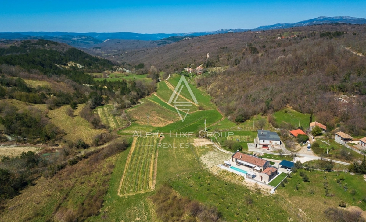 ČUDOVITA HIŠA NA SAMOTEMU, S POGLEDOM NA NARAVO, ISTRA, BUZET