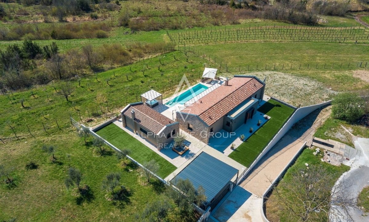 ČUDOVITA HIŠA NA SAMOTEMU, S POGLEDOM NA NARAVO, ISTRA, BUZET
