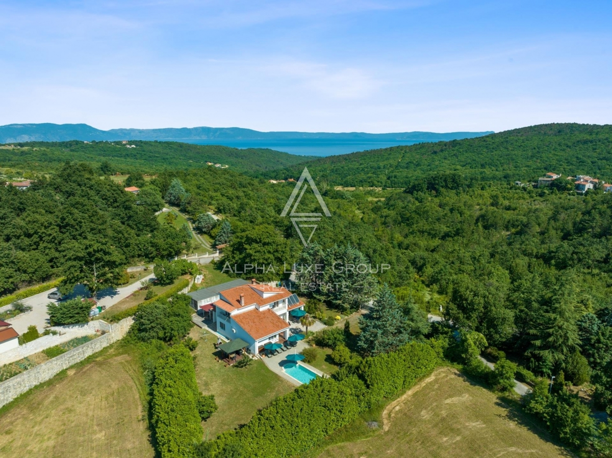Labin, periferija: Osamljena obnovljena vila z bazenom in wellnessom