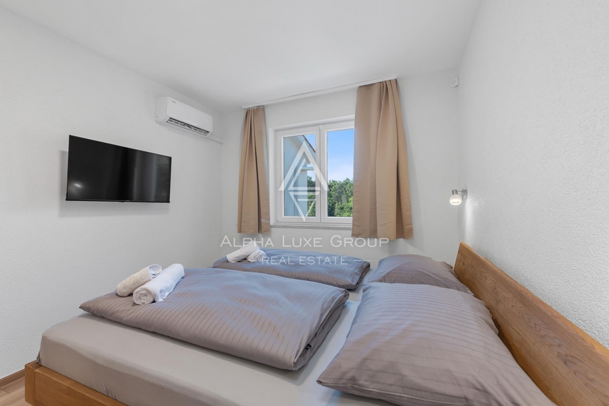 Labin, periferija: Osamljena obnovljena vila z bazenom in wellnessom