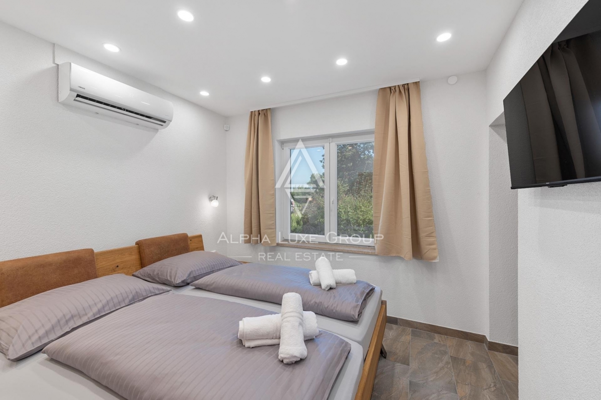Labin, periferija: Osamljena obnovljena vila z bazenom in wellnessom