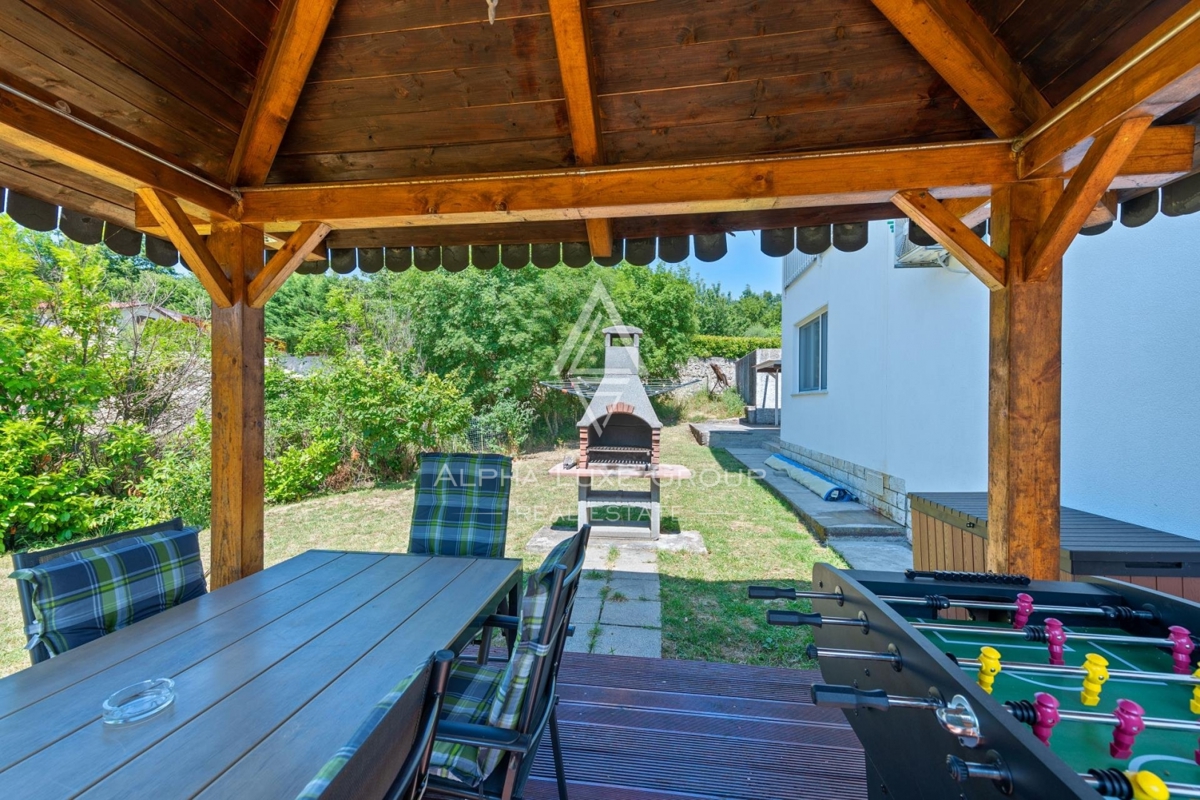 Labin, periferija: Osamljena obnovljena vila z bazenom in wellnessom