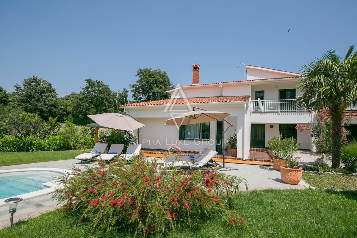 Labin, periferija: Osamljena obnovljena vila z bazenom in wellnessom