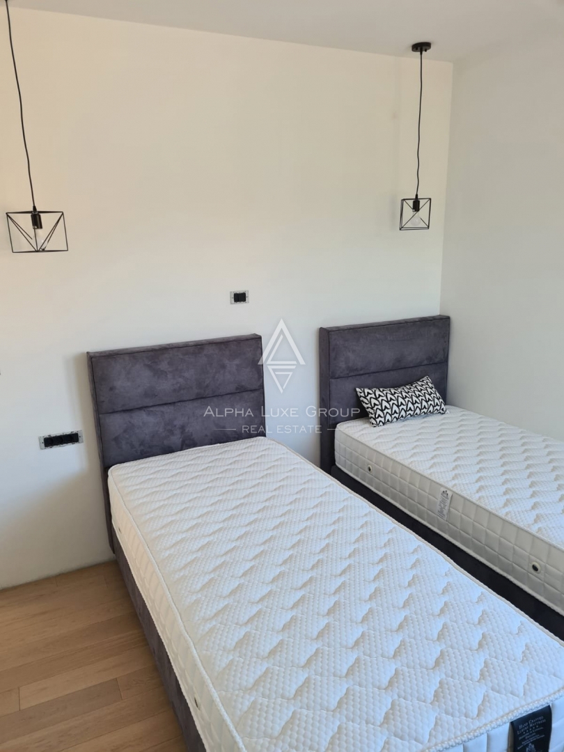 Istra, Poreč - Stilsko stanovanje na prvem nadstropju z razgledom na morje naprodaj