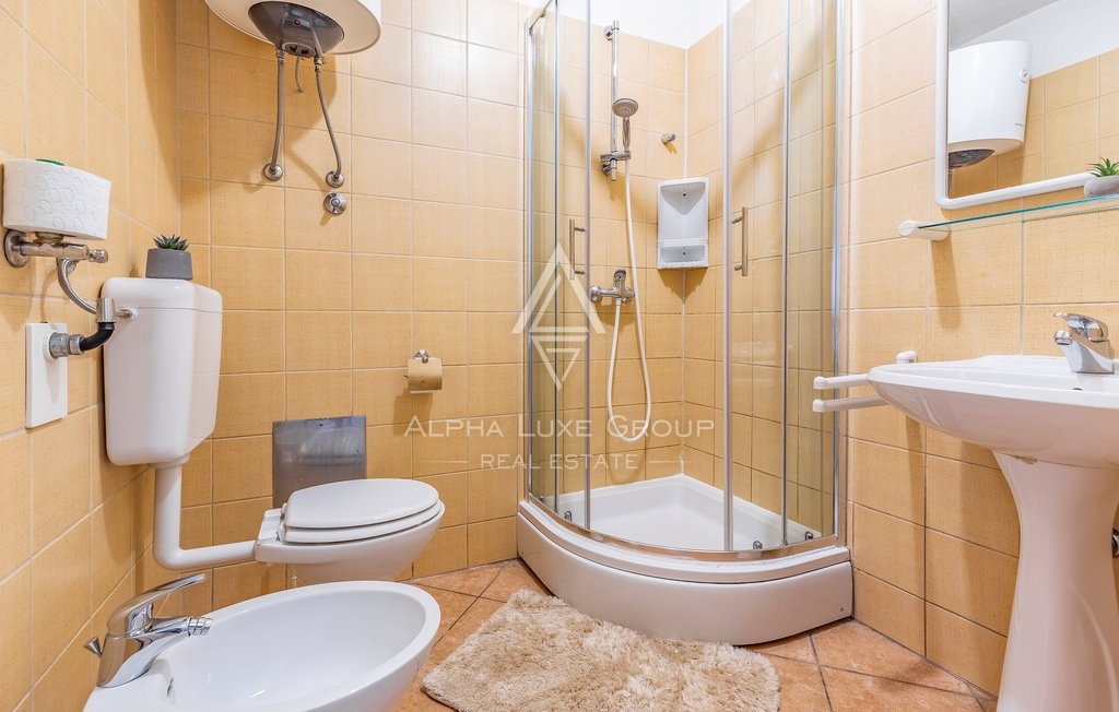 Medulin - Večstanovanjska rezidenca z bazenom in prenovljenimi apartmaji