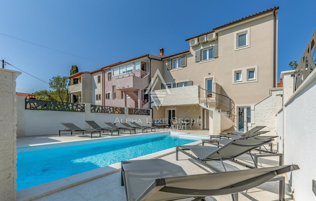 Medulin - Večstanovanjska rezidenca z bazenom in prenovljenimi apartmaji