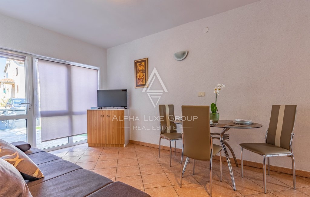 Medulin - Večstanovanjska rezidenca z bazenom in prenovljenimi apartmaji