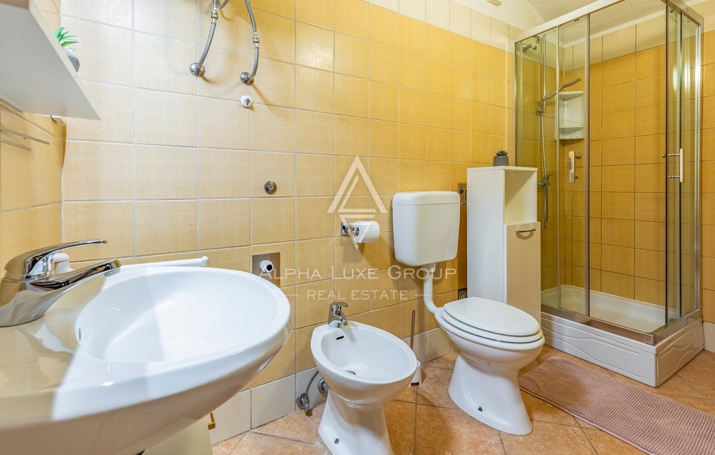 Medulin - Večstanovanjska rezidenca z bazenom in prenovljenimi apartmaji