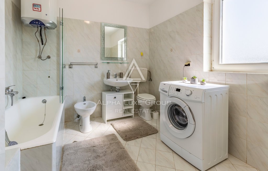 Medulin - Večstanovanjska rezidenca z bazenom in prenovljenimi apartmaji