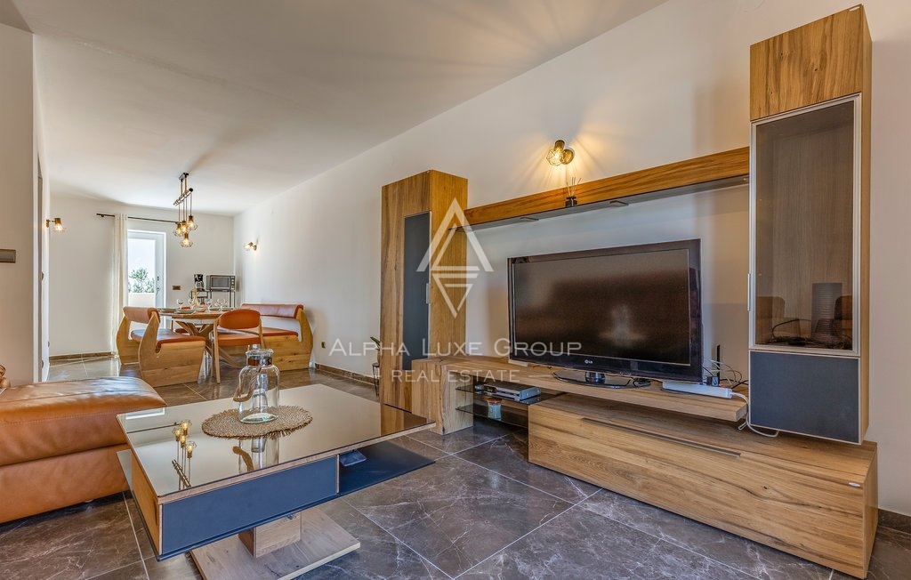 Medulin - Večstanovanjska rezidenca z bazenom in prenovljenimi apartmaji