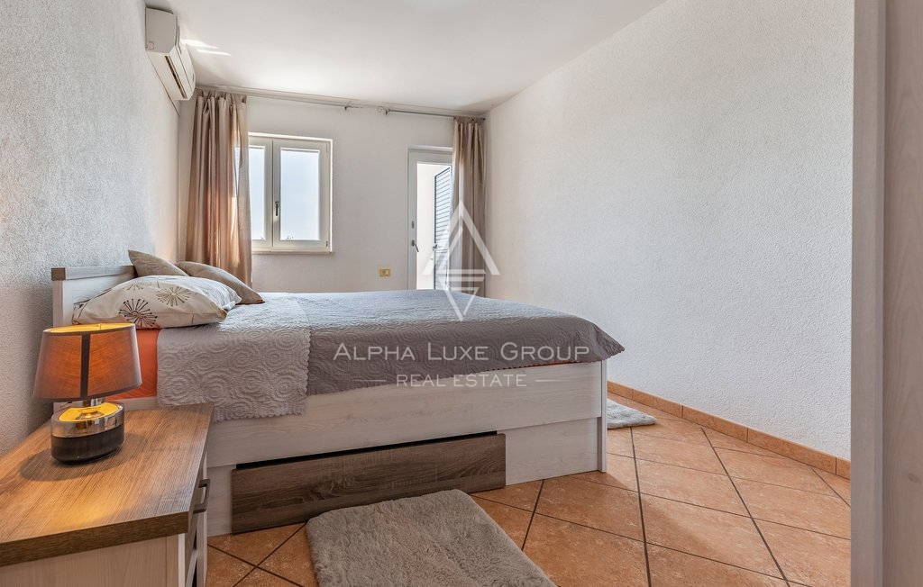 Medulin - Večstanovanjska rezidenca z bazenom in prenovljenimi apartmaji