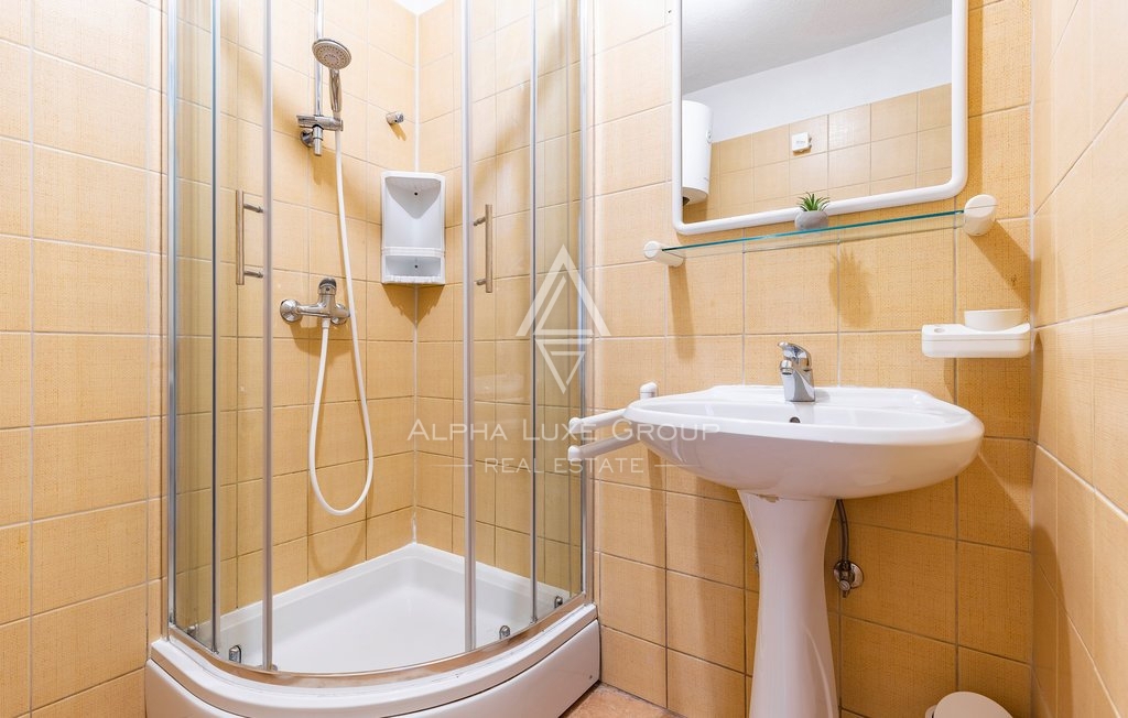 Medulin - Večstanovanjska rezidenca z bazenom in prenovljenimi apartmaji