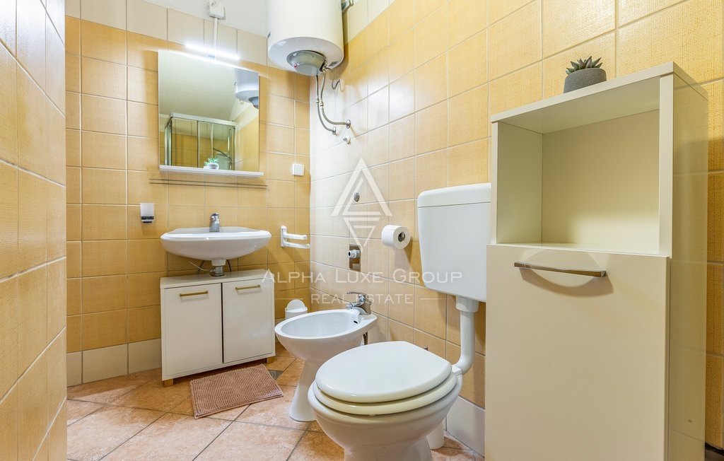 Medulin - Večstanovanjska rezidenca z bazenom in prenovljenimi apartmaji