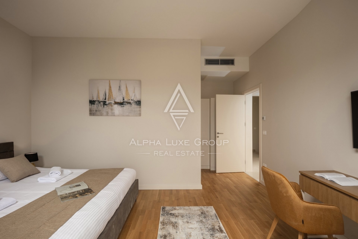 Ekskluzivno pri ALPHA LUXE GROUP - Poreč, Istra: Razkošna vila s čudovitim razgledom na morje in mesto