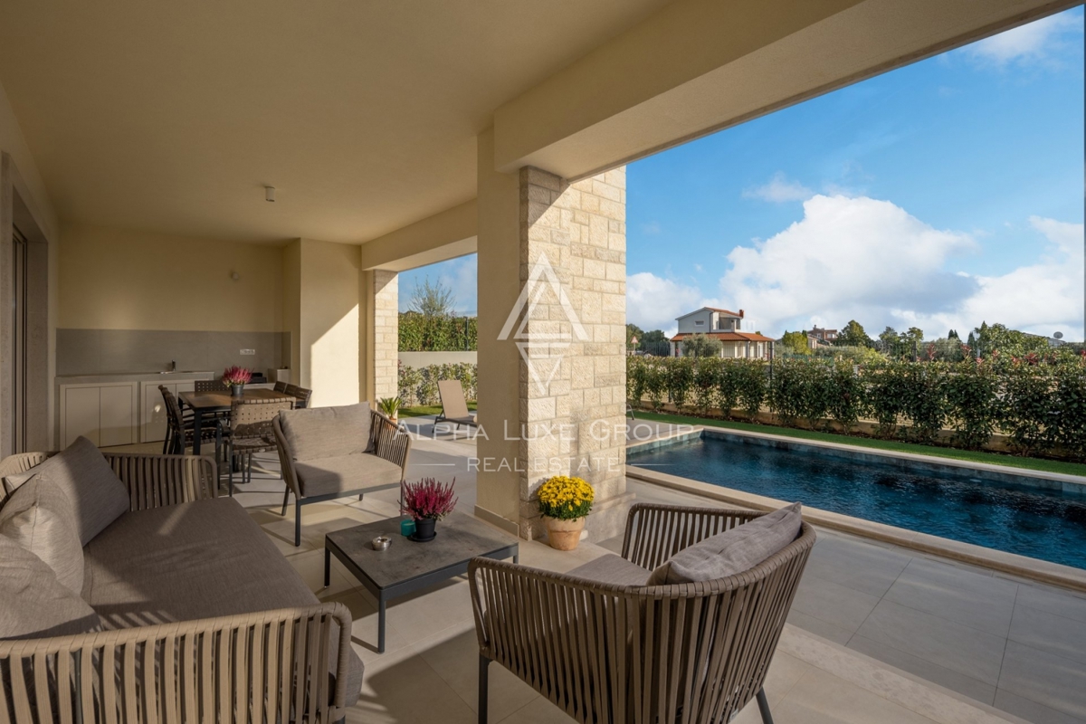 Ekskluzivno pri ALPHA LUXE GROUP - Poreč, Istra: Razkošna vila s čudovitim razgledom na morje in mesto