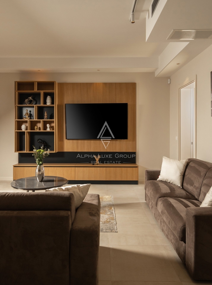 Ekskluzivno pri ALPHA LUXE GROUP - Poreč, Istra: Razkošna vila s čudovitim razgledom na morje in mesto
