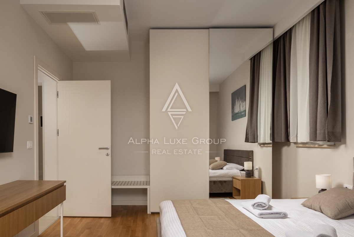 Ekskluzivno pri ALPHA LUXE GROUP - Poreč, Istra: Razkošna vila s čudovitim razgledom na morje in mesto