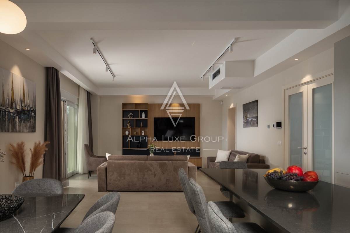 Ekskluzivno pri ALPHA LUXE GROUP - Poreč, Istra: Razkošna vila s čudovitim razgledom na morje in mesto