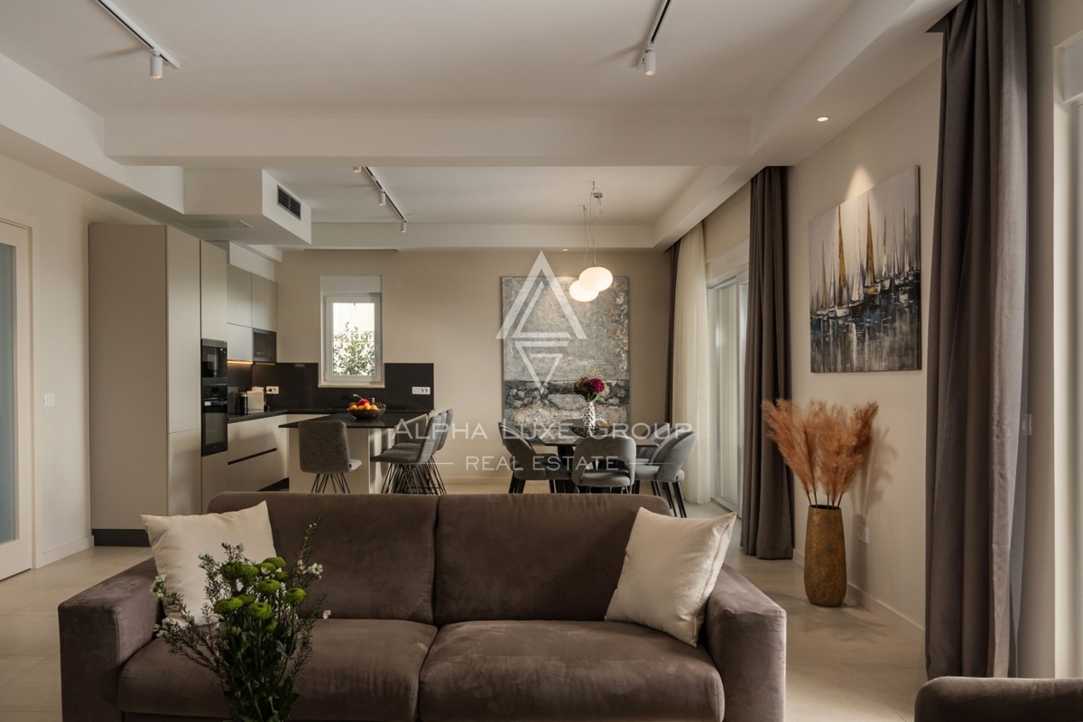 Ekskluzivno pri ALPHA LUXE GROUP - Poreč, Istra: Razkošna vila s čudovitim razgledom na morje in mesto