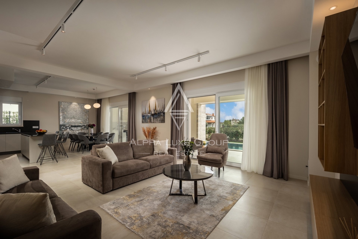 Ekskluzivno pri ALPHA LUXE GROUP - Poreč, Istra: Razkošna vila s čudovitim razgledom na morje in mesto