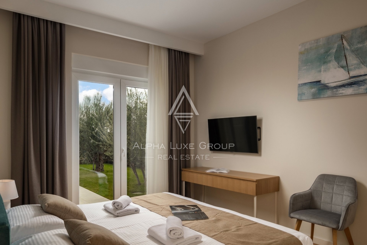 Ekskluzivno pri ALPHA LUXE GROUP - Poreč, Istra: Razkošna vila s čudovitim razgledom na morje in mesto