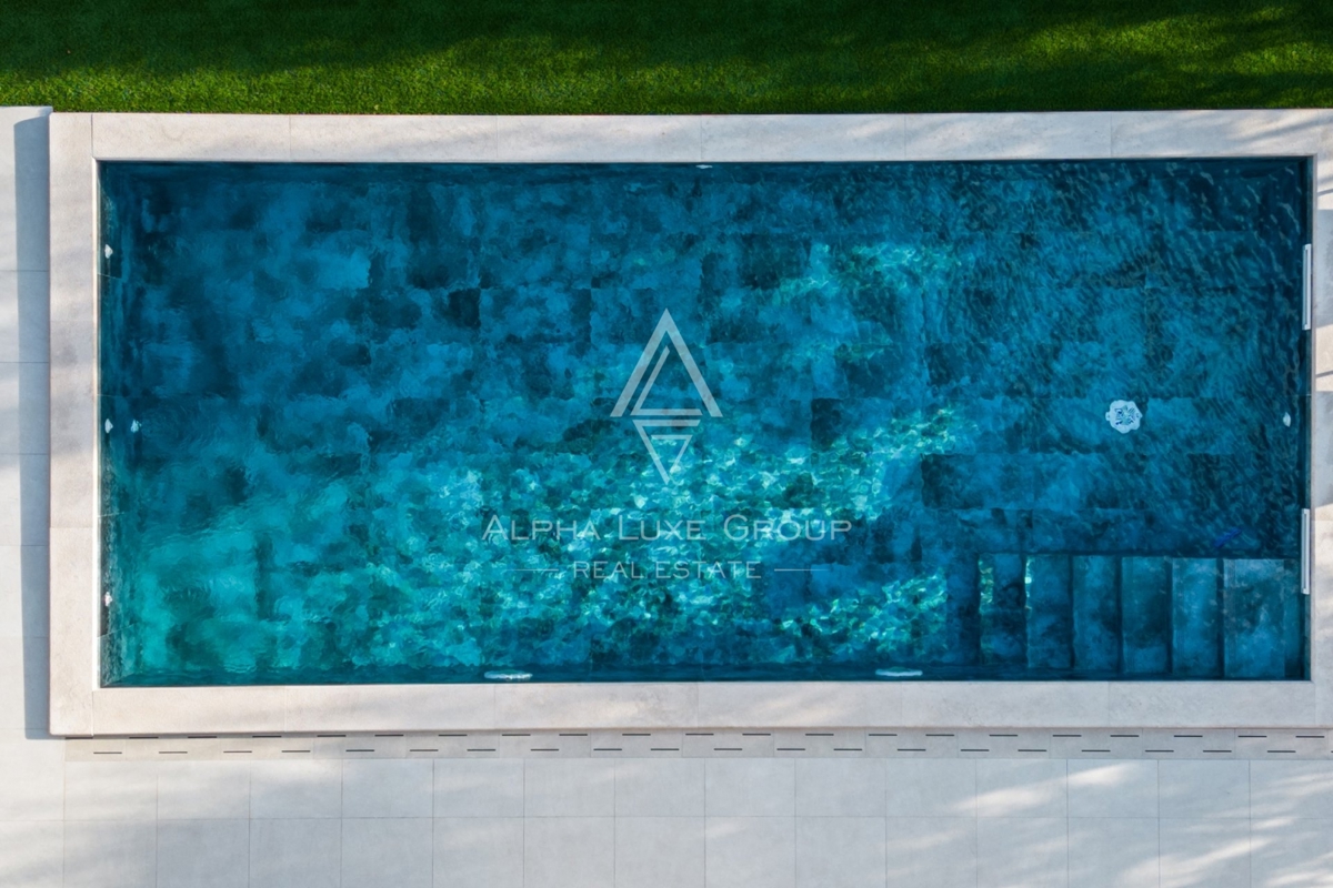 Ekskluzivno pri ALPHA LUXE GROUP - Poreč, Istra: Razkošna vila s čudovitim razgledom na morje in mesto