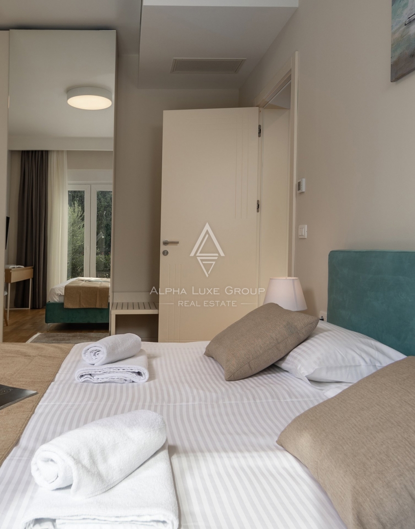 Ekskluzivno pri ALPHA LUXE GROUP - Poreč, Istra: Razkošna vila s čudovitim razgledom na morje in mesto