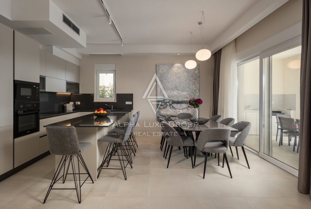 Ekskluzivno pri ALPHA LUXE GROUP - Poreč, Istra: Razkošna vila s čudovitim razgledom na morje in mesto