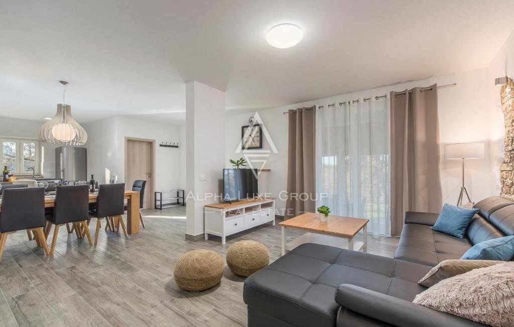 Istra, Lovreč: Avtentična kamnita vila z obsežnim zemljiščem