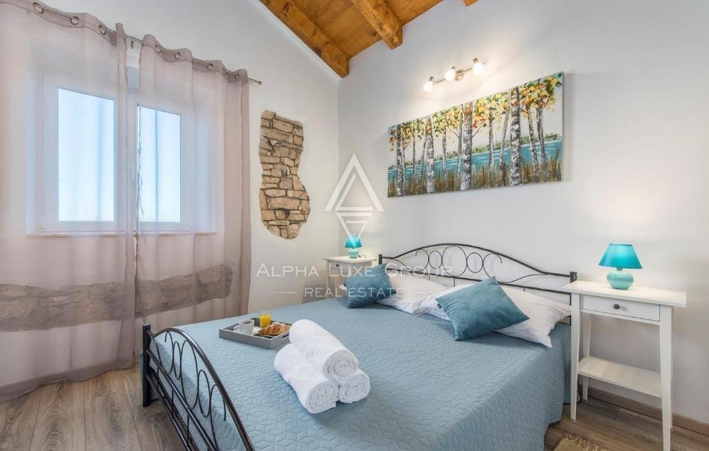 Istra, Lovreč: Avtentična kamnita vila z obsežnim zemljiščem