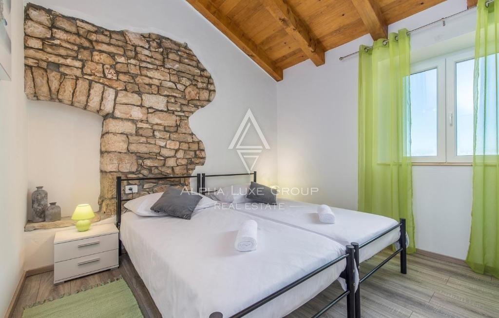 Istra, Lovreč: Avtentična kamnita vila z obsežnim zemljiščem