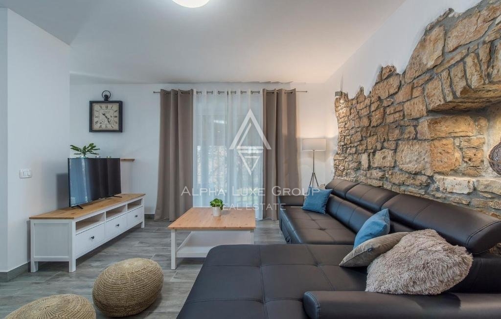 Istra, Lovreč: Avtentična kamnita vila z obsežnim zemljiščem