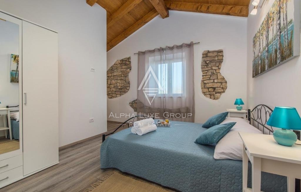 Istra, Lovreč: Avtentična kamnita vila z obsežnim zemljiščem