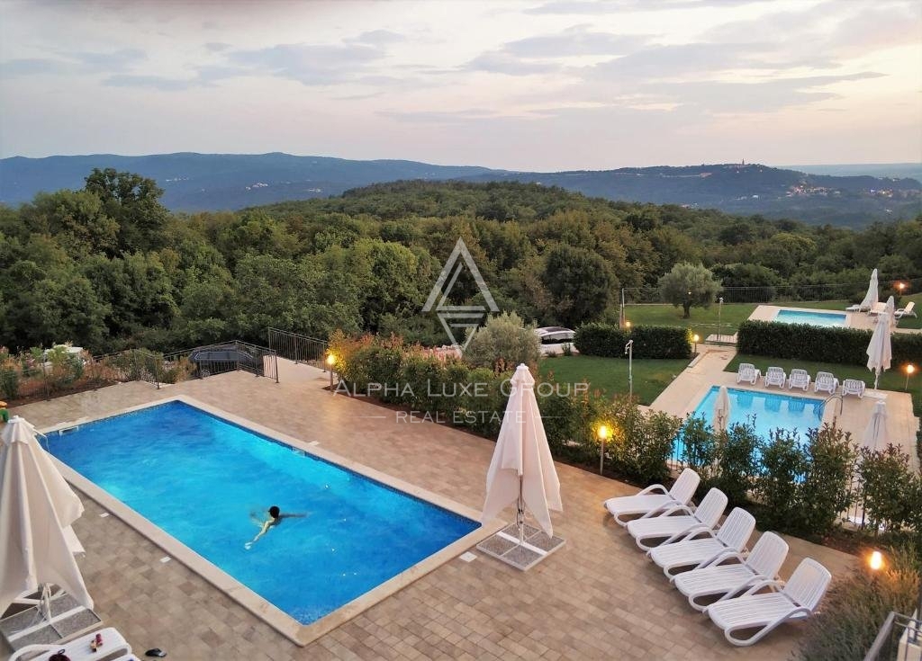 Istria, Rabac: slikovita hiša s pogledom na staro mesto