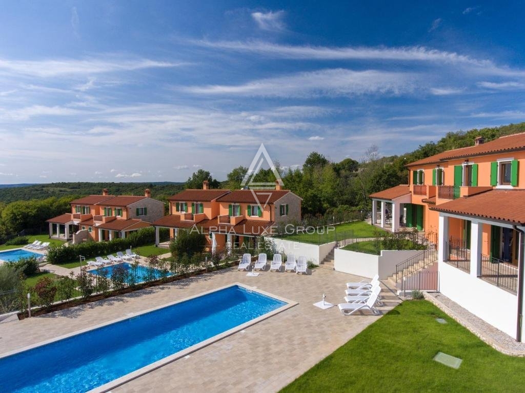 Istria, Rabac: slikovita hiša s pogledom na staro mesto