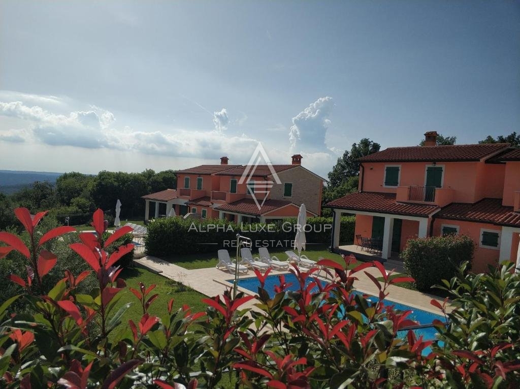 Istria, Rabac: slikovita hiša s pogledom na staro mesto